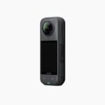 Câmera 360 Insta360 X5 visto de frente