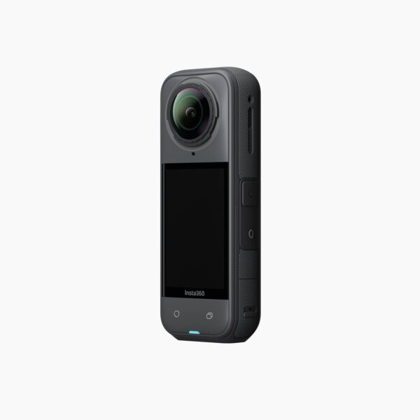Câmera 360 Insta360 X5 visto de frente