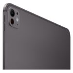 Tablet Apple iPad Pro M5 Preto Espacial - traseira em perspectiva com a camera